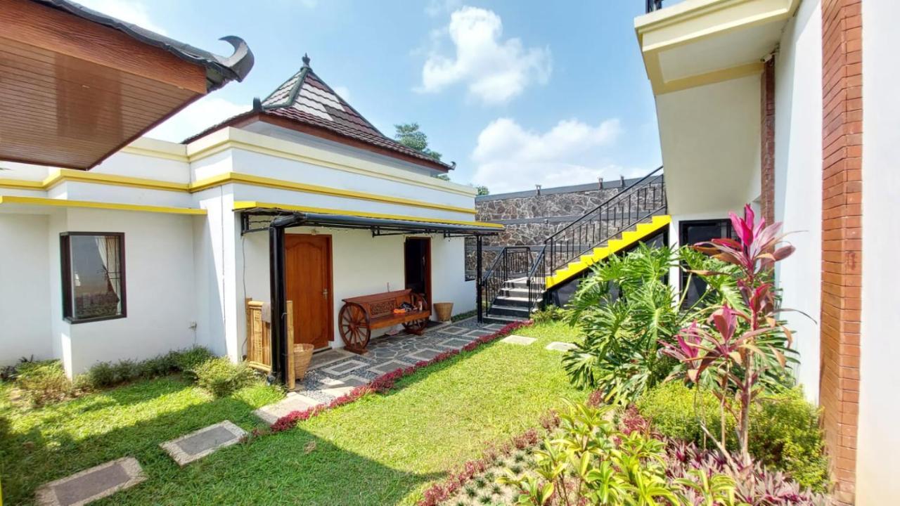 Pool Villa Saung Suluh Purwokerto Exterior foto